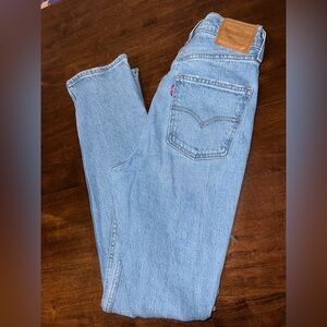 70s High Slim Straight Levi’s Light Blue Denim Jeans